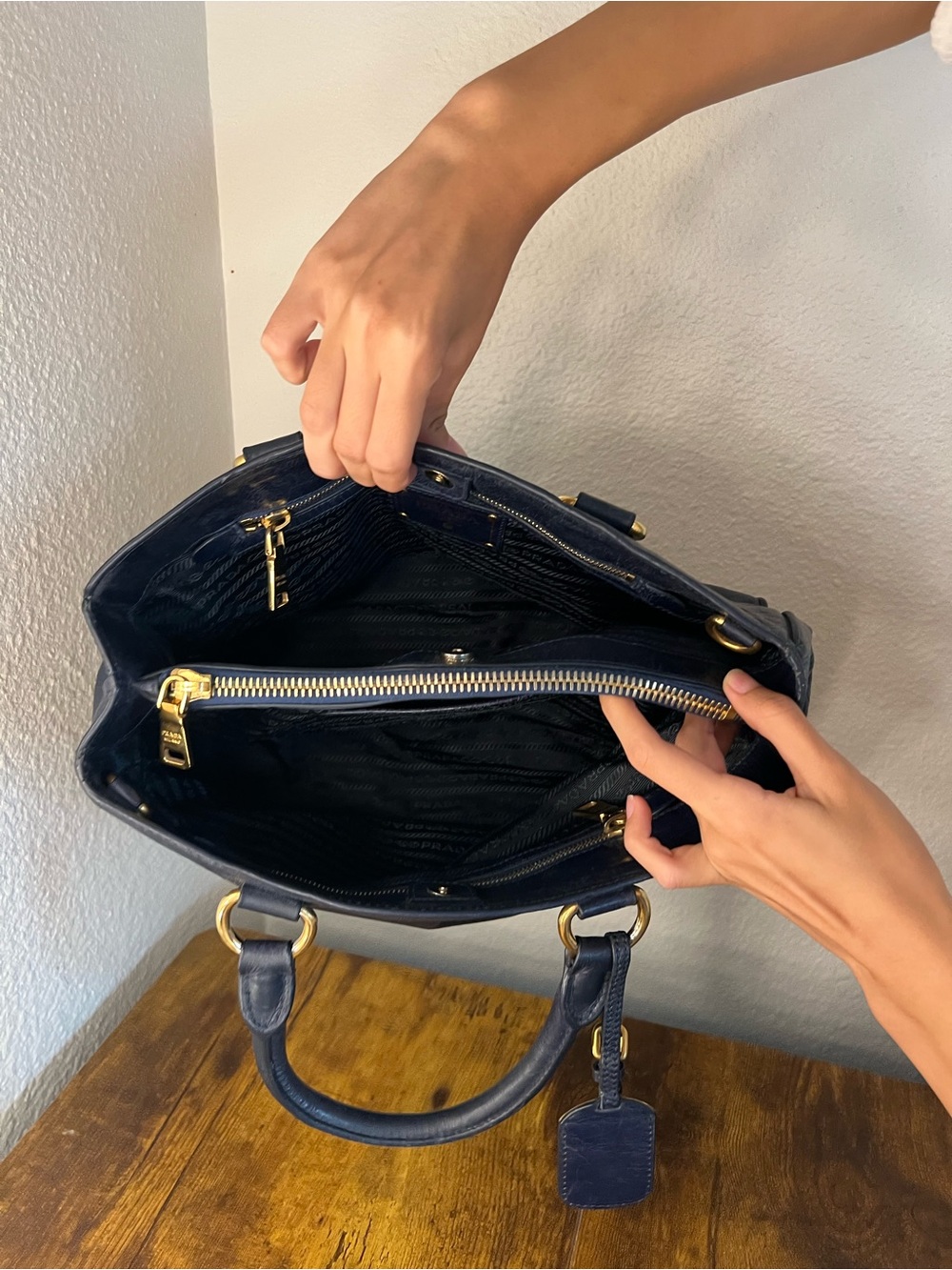 Prada Vitello satchel Galleria style bag - Picture 9 of 12